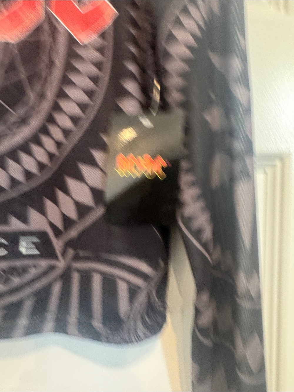 [NWT] AC/DC Black & Red Long Sleeve Graphic Crop Top - Picture 3 of 4